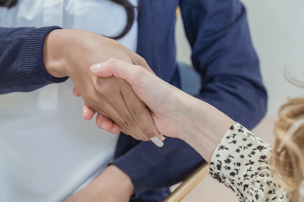 Contrate cuidadores para serviços de apoio ao domicílio