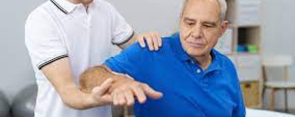 Funcionário exemplar e com os melhores cuidados.