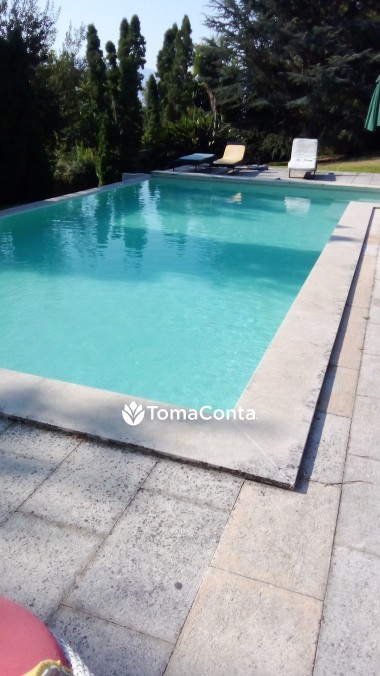 Prestações de serviços de jardinagem e piscinas