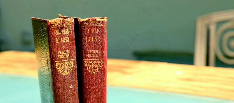 dois livros antigos