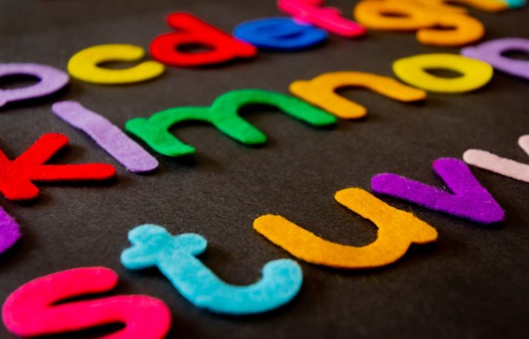 imagem com letras do alfabeto em feltro